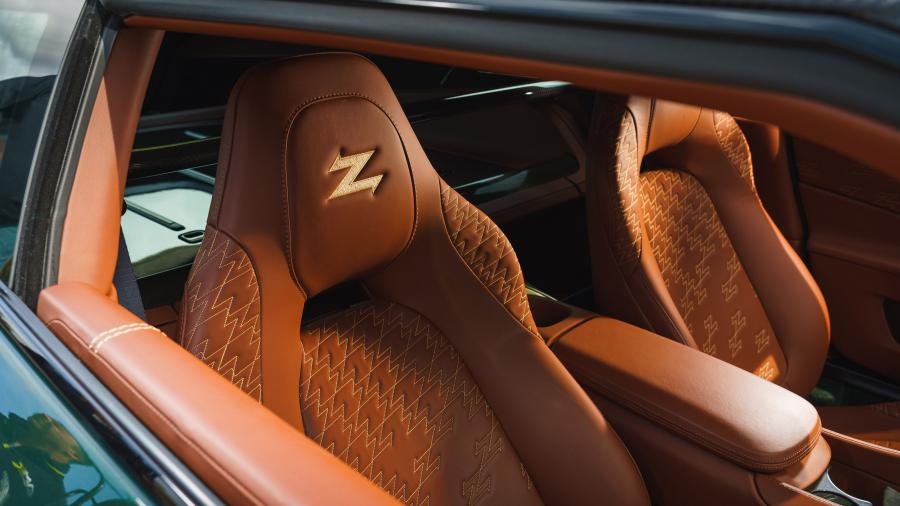 Интерьер Aston Martin Vanquish Zagato Shooting Brake 2018 года  (UK) (фото 69 из 76)